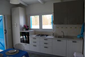 Kuchyňa alebo kuchynka v ubytovaní Villa Porto Ulisse