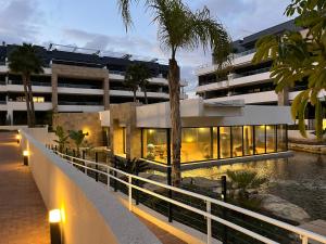 Tòa nhà nơi căn hộ tọa lạc