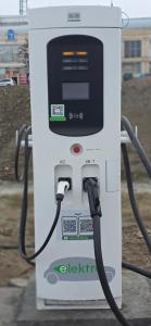 Een benzinepomp wordt opgeladen. bij Imaret Hotel in Ganja +75 foto's