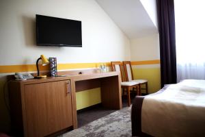 TV a/nebo společenská místnost v ubytování Hotel Folklor