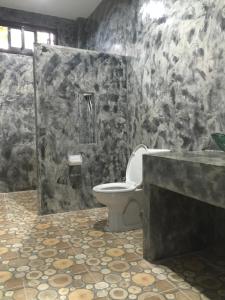 Kúpeľňa v ubytovaní Baan Rai Phufah Resort Chiangrai