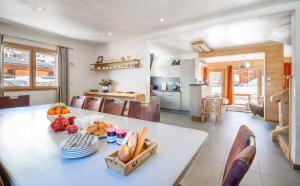 Køkken eller tekøkken på Madame Vacances Chalet Acajuma