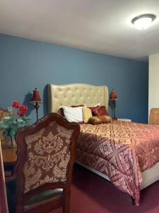 En eller flere senge i et værelse på Smithpoint motel