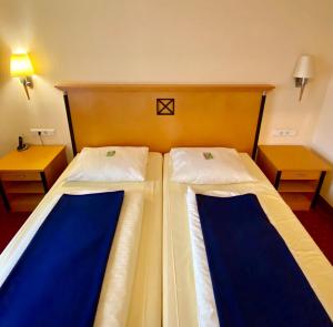 En eller flere senge i et værelse på Haus am Park