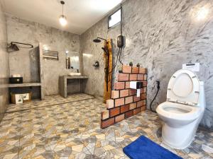 Koupelna v ubytování Laeley 1,000 miles resort + 19 fotografií