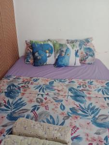 En eller flere senge i et værelse på Casa térreo na ilha