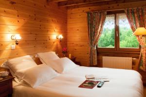 Postel nebo postele na pokoji v ubytování Logis Hôtel Restaurant Neuhauser