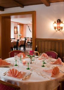 Restaurace v ubytování Logis Hôtel Restaurant Neuhauser