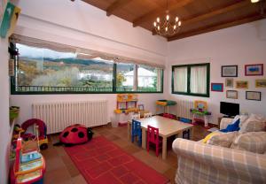a living room filled with toys and a table at Casa Rural El Secreto de las Eras in Candelario