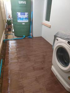 a laundry room with a washer and a washing machine at รักตะวัน เวียงพันแสน in Hang Dong +1 photo