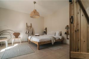 a bedroom with a bed and a chair in it at DESERT Ezuz in ‘Ezuz