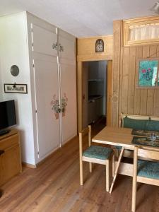 Køkken eller tekøkken på Residence Regina Delle Dolomiti