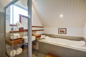 Bilik mandi di L.A.H. Hostellerie