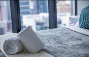 Postel nebo postele na pokoji v ubytování Luxury Beachside Apartment