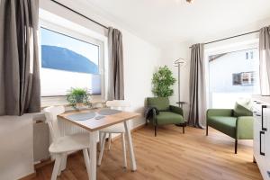 a kitchen and living room with a table and chairs at Heu22 Frühlingserwachen in Farchant