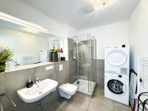 Koupelna v ubytování Eiswerder - Inselwohnung in der Havel mit Balkon + 18 fotografií