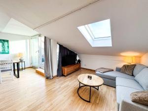 Posezení v ubytování Eiswerder - Inselwohnung in der Havel mit Balkon