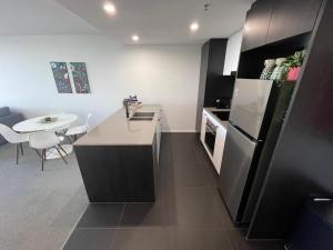 Photo de la galerie de l'établissement Lake Views Belconnen apartment with 2 bedrooms and sofa bed, à Belconnen