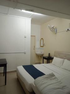 En eller flere senge i et værelse på Netasha Holiday INN