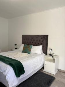 En eller flere senge i et værelse på Suuka Guest House