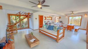 a living room with a couch and a ceiling fan at Vila Budião - Corumbau in Corumbau