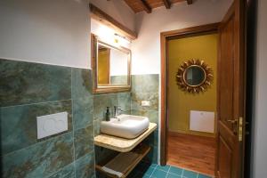 Et badeværelse på Sacro e Profano Albania + 24 billeder