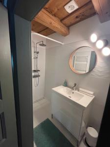 Phòng tắm tại NeuHaus Apartman +11 ảnh