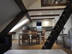 a kitchen and dining room with a table and chairs at Ferienwohnungen am Hauptplatz in Pirna