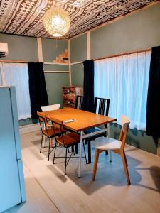 Posezení v ubytování Room 103Old private house guest house in Yugawara, Geisha's inn