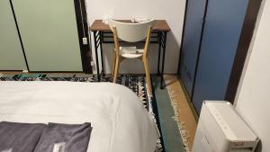 Postel nebo postele na pokoji v ubytování Room 103Old private house guest house in Yugawara, Geisha's inn