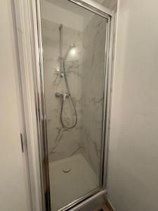 Et badeværelse på 4 mn Disney 13 People 100 M2 Free Parking