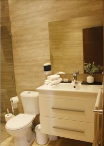 Koupelna v ubytování Azra Luxe villa famille uniquement Family only + 4 fotografie