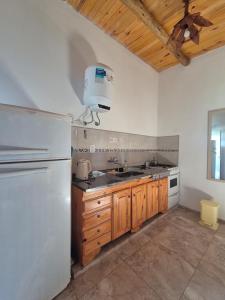 Køkken eller tekøkken på AGUAPÉ - Alojamiento rural con PILETA - hasta 4 huéspedes