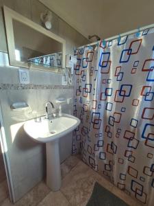 Et badeværelse på AGUAPÉ - Alojamiento rural con PILETA - hasta 4 huéspedes