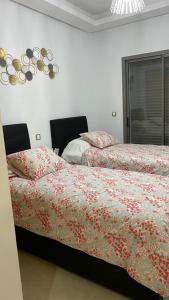 due letti uno accanto all'altro in una camera da letto di Apparemment a Minaret de Mansuria