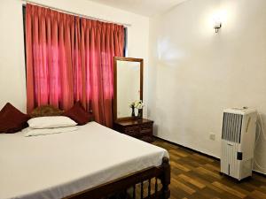 En eller flere senge i et værelse på The Colombo House