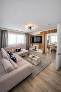 Et tv og/eller underholdning på Lovely 2 Bedroom Modern Ground Floor Flat