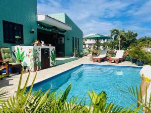 Bazén v ubytování Kas Emmali Curacao nebo v jeho okolí
