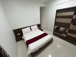 a bedroom with a bed and a mirror in it at Aarna Villa nr Valvan Dam in Lonavala +16 photos
