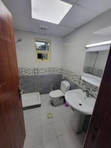 Phòng tắm tại Master room alMajaz men only