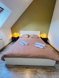 a bedroom with a bed with two towels on it at L'esprit vacances-T3 à Port La Forêt in La Forêt-Fouesnant