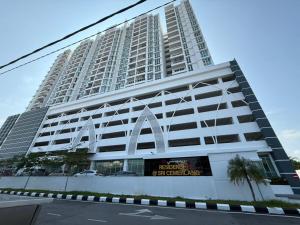 Tòa nhà nơi căn hộ tọa lạc