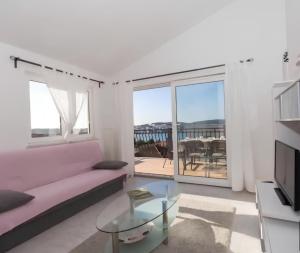 a living room with a couch and a glass table at Apartmani Attila in Trogir