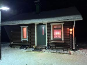 Bygningen som chaletet ligger i + 6 billeder