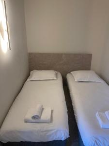 En eller flere senge i et værelse på Golden Tulip Avignon Le Paradou