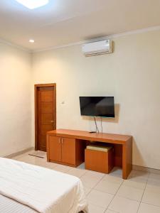 Et tv og/eller underholdning på Kartika Syariah Guest House + 40 billeder