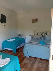 En eller flere senge i et værelse på Suites Vitasha - Ubatumirim + 5 billeder