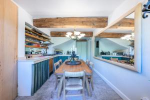 Nhà bếp/bếp nhỏ tại Signature Home Pool & Panoramic Terrace