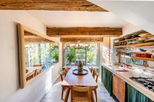 Nhà bếp/bếp nhỏ tại Signature Home Pool & Panoramic Terrace +35 ảnh