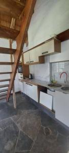 Kuchyň nebo kuchyňský kout v ubytování Cabaña en Atlantida Sur cerca de la playa + 23 fotografií